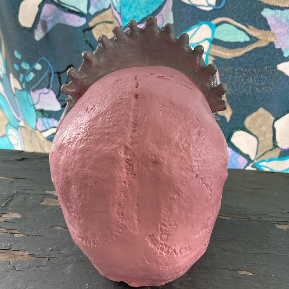Halloween decorative Skull Sculpture Silver sparkle Crown bubblegum pink goth - Picture 8 of 16